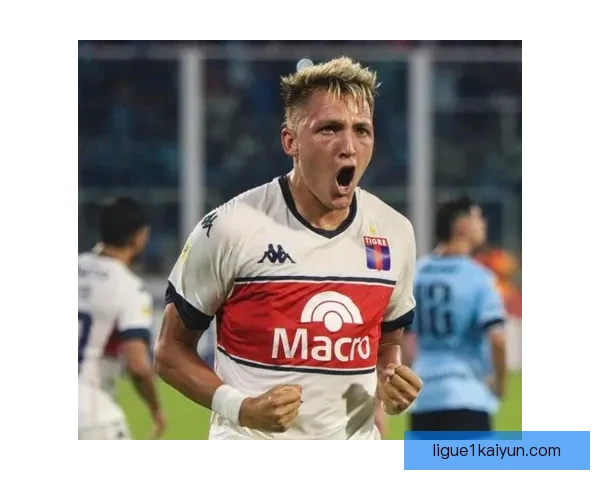 里昂在新赛季中的表现备受关注，球队状态持续提升。