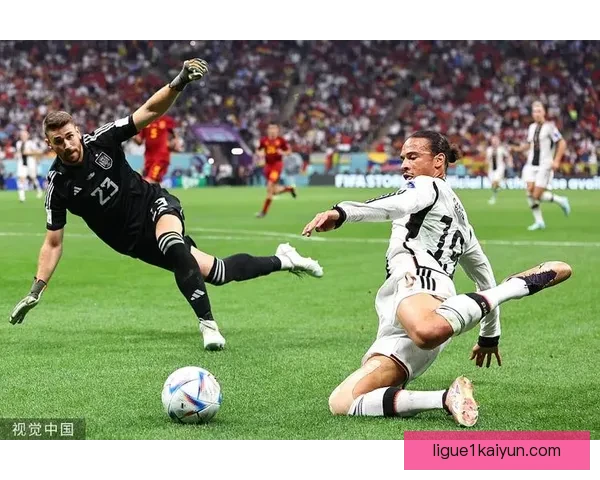 萨内盘带风格特点解析：速度结合变向突破能力持续提升